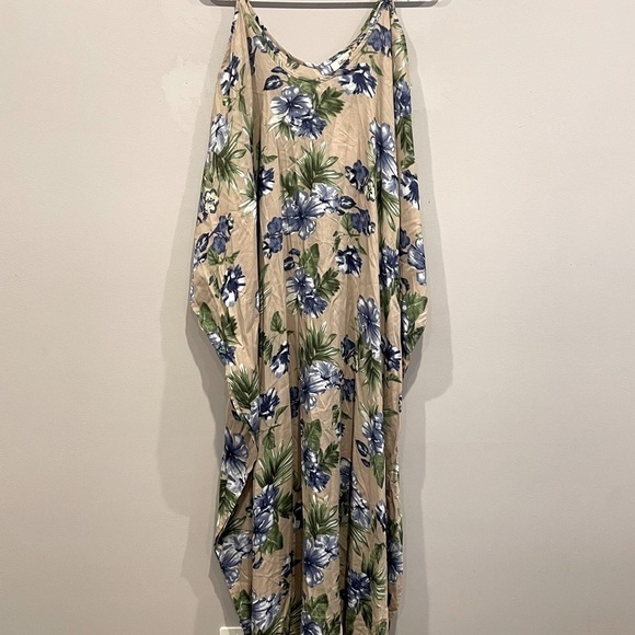 NWT Holiday Floral Hampshire Kaftan O/S